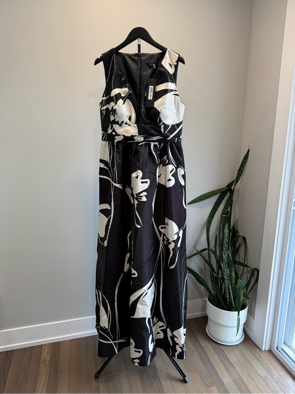 Donna Karan Black and White Floral Sleeveless Maxi Dress